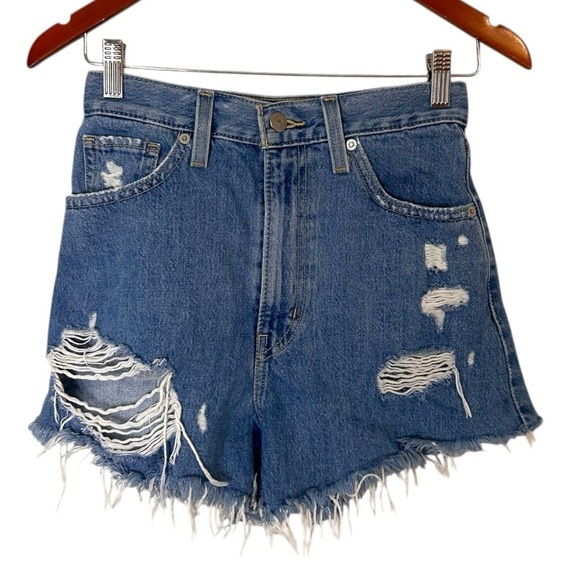 Levi's Women's High Waisted Mom Shorts- Distressed Medium Wash- Size 25 - Picture 14 of 14